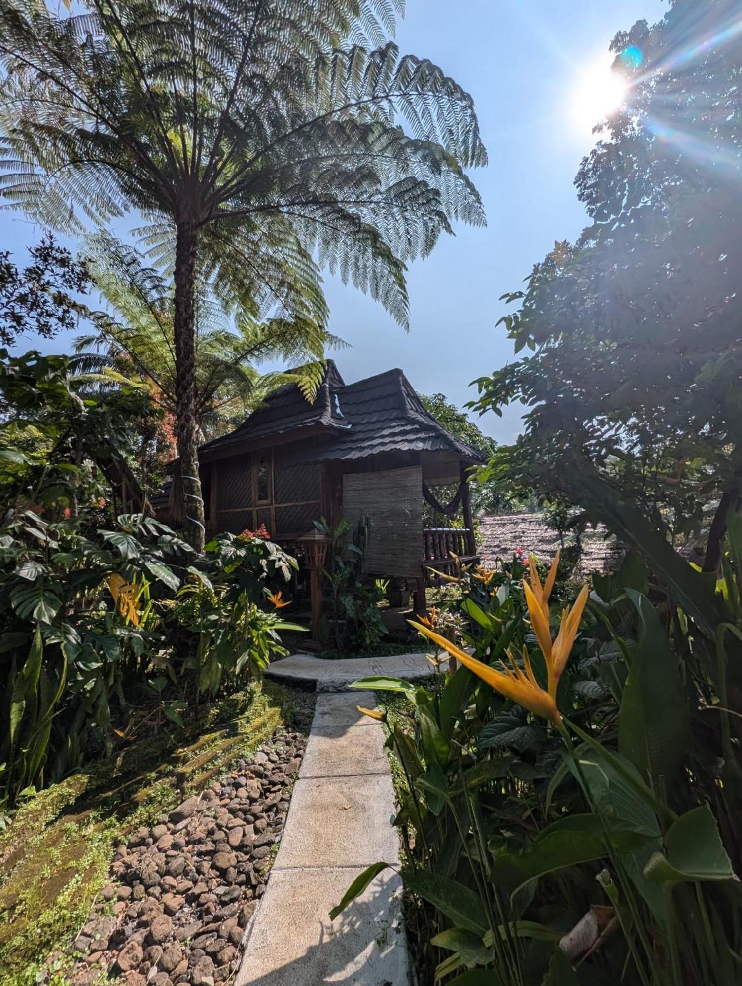 Satu Lingkung Hotel Tetebatu Exterior photo